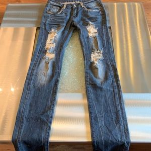 Jeans with rhinestones and rips